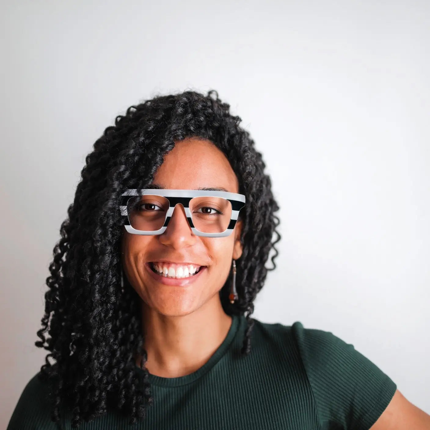 Fashion model wearing the glasses, illustrating street-style vibe of VoyueLens Acetate Square Eyeglasses in Zebra Marble